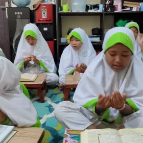 “Masa Depan Anak Yatim Piatu Indonesia: Harapan di Tengah Tantangan”